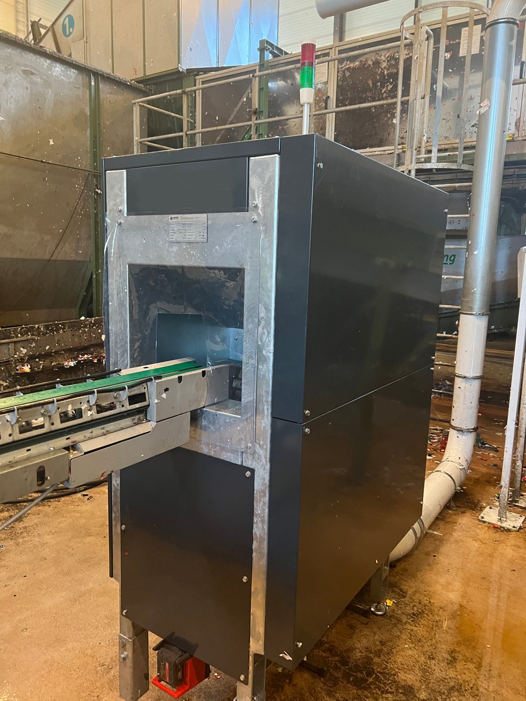 Flatner for used beverage containers by NRS